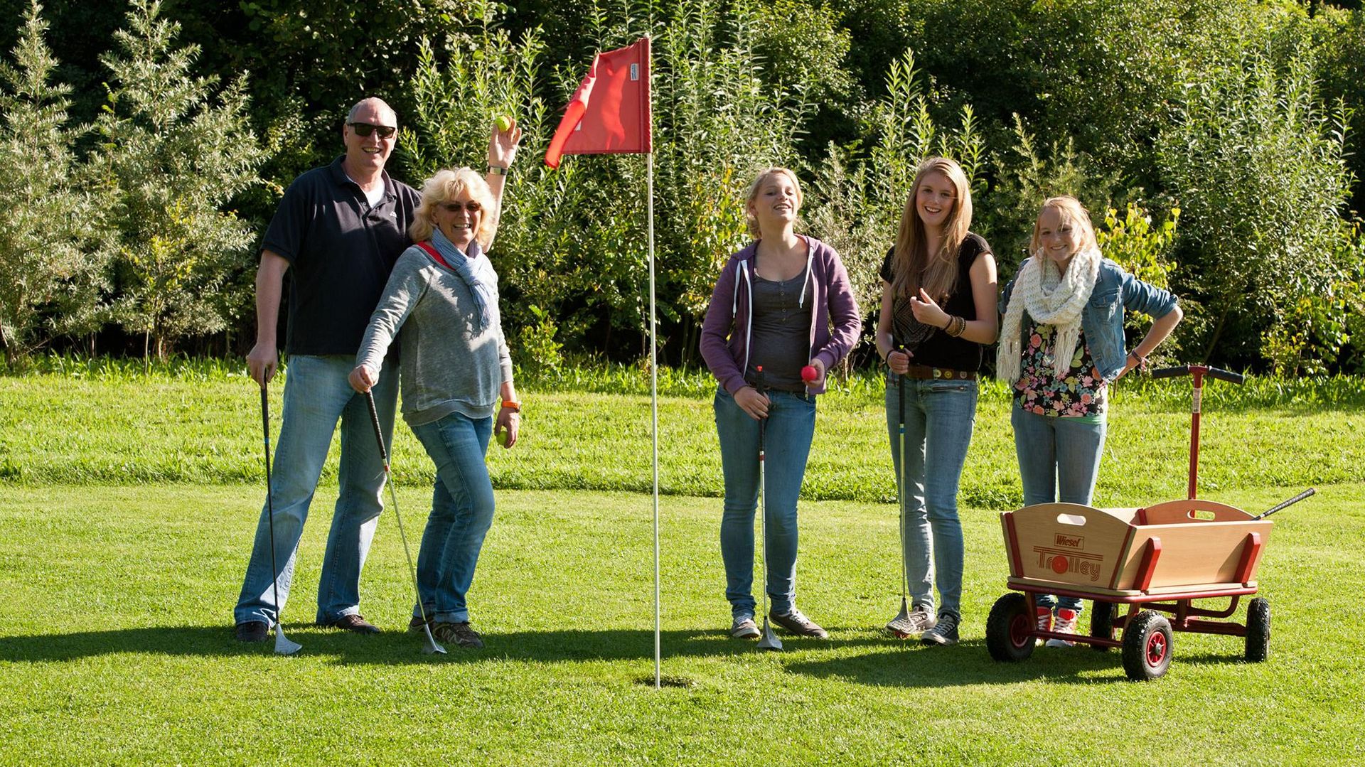 Familienausflug auf einen SwinGolf Platz